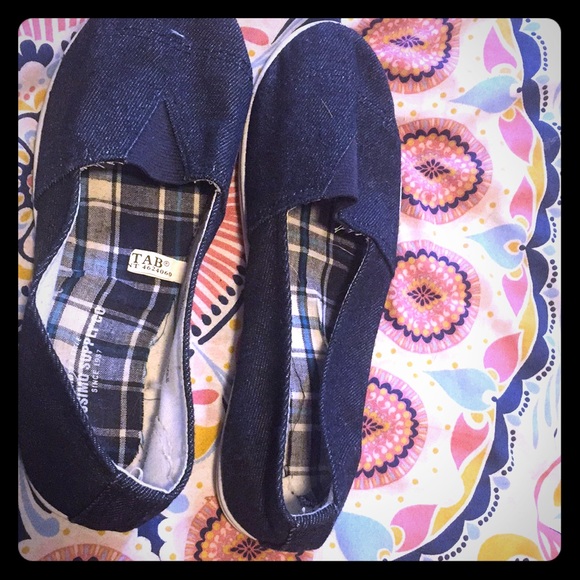 Shoes - Picture 1 of 1